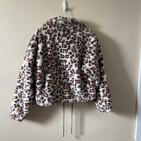 No.One.Cares. New Leopard Print Bomber Jacket  Fuzzy Soft Short Crop Size S - Picture 6 of 9